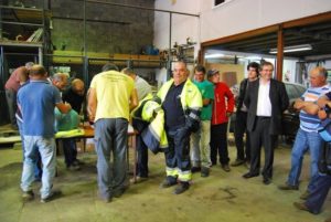 empregados do estaleiro..